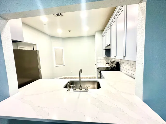 $210,000 | 2803 Kings Crossing Drive, Unit 205, Kingwood, TX 77345