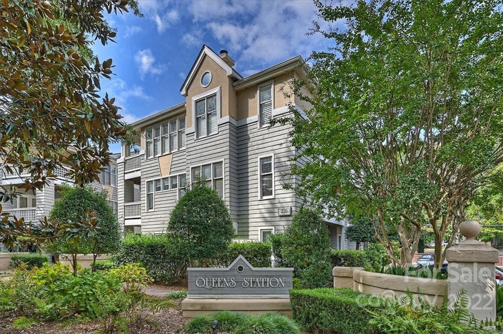 226 Queens Road, Unit 78 Charlotte, NC 28204 - Photo 2 of 32 a view of a house with a yard