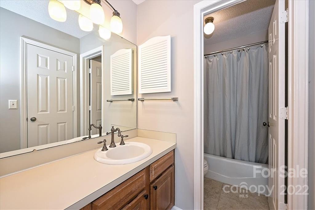 226 Queens Road, Unit 78 Charlotte, NC 28204 - Photo 23 of 32 a bathroom with a sink and a mirror