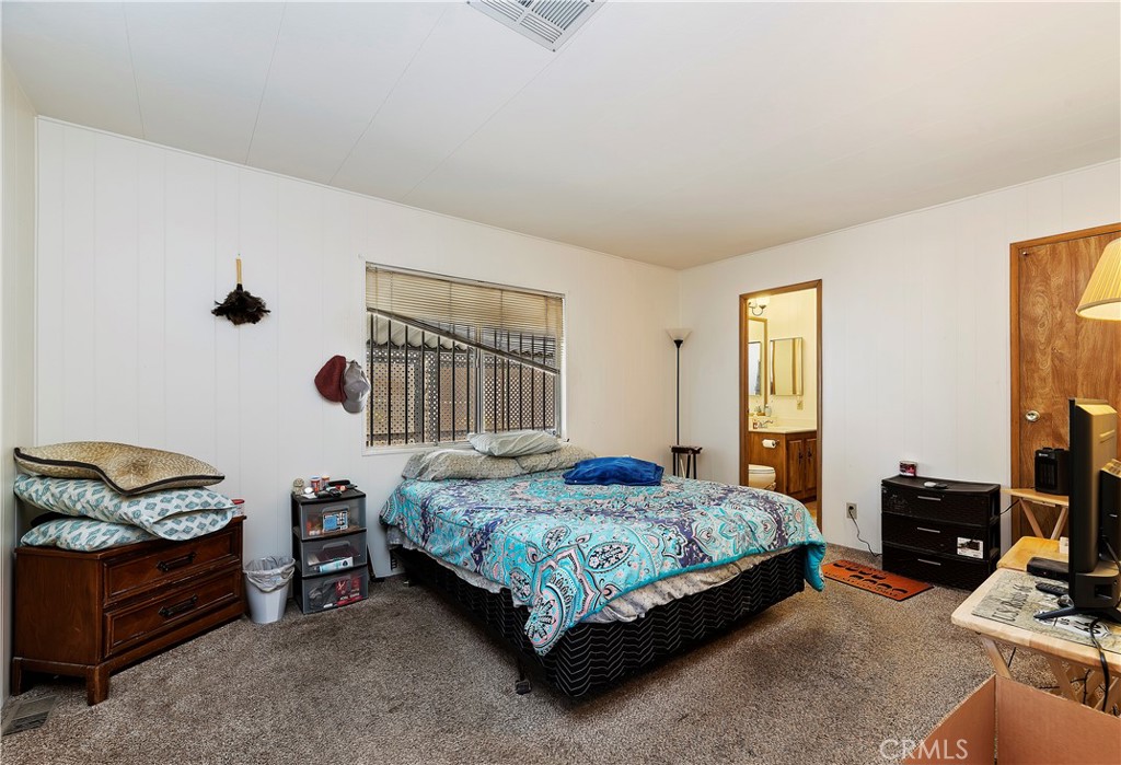 1630 Sonora Drive Hemet, CA 92543 - Photo 15 of 22 a bedroom with a bed and a dresser in it