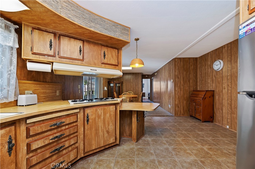 1630 Sonora Drive Hemet, CA 92543 - Photo 10 of 22 a view of a house with sitting area