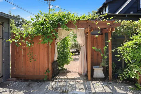 $1,299,000 | 2120-2122 Navarro Avenue, Altadena, CA 91001