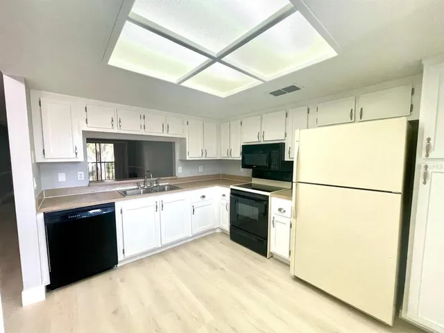 $2,000 | 2682 Sabal Springs Circle, Unit 204, Clearwater, FL 33761