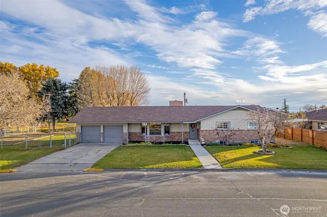 a view of a house with swimming pool and a yard