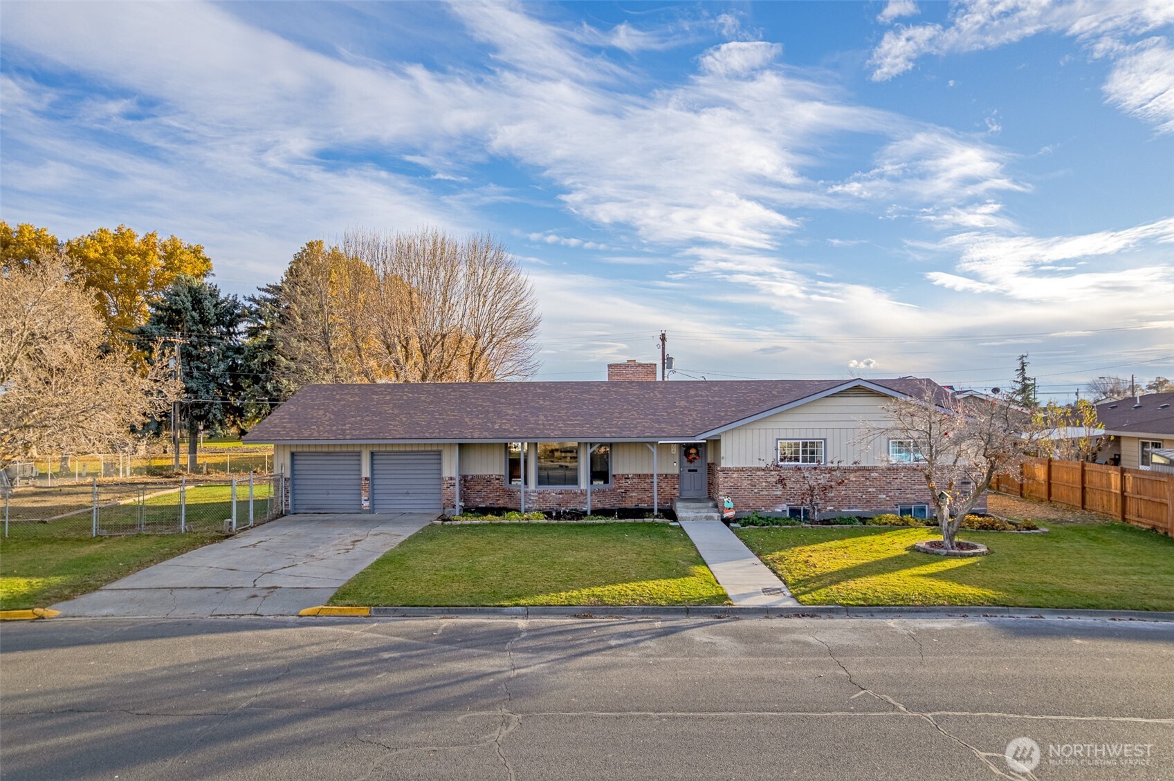 a view of a house with swimming pool and a yard