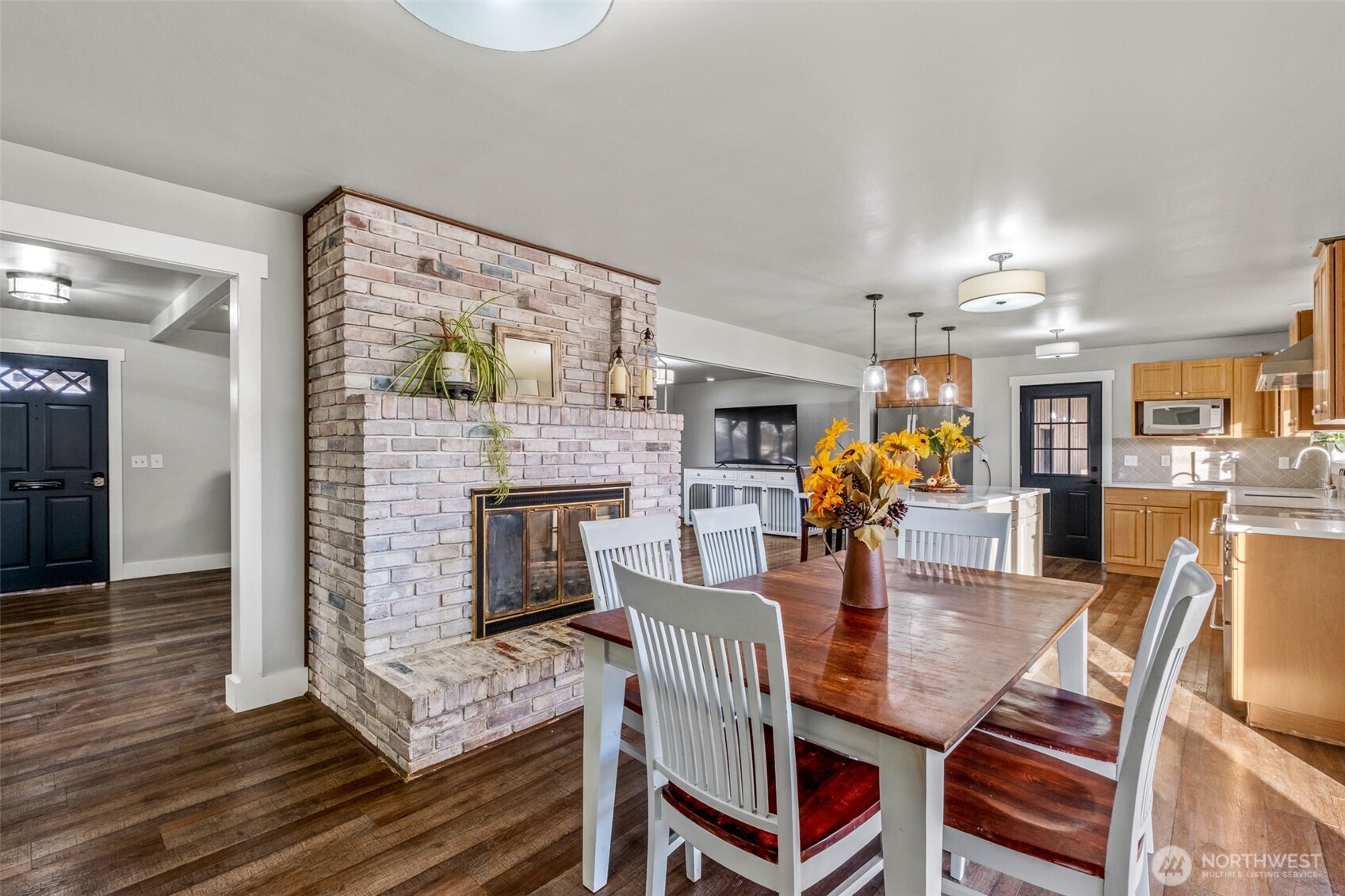 608 H Street Southeast Quincy, WA 98848 - Photo 16 of 32 a dining room with furniture and wooden floor