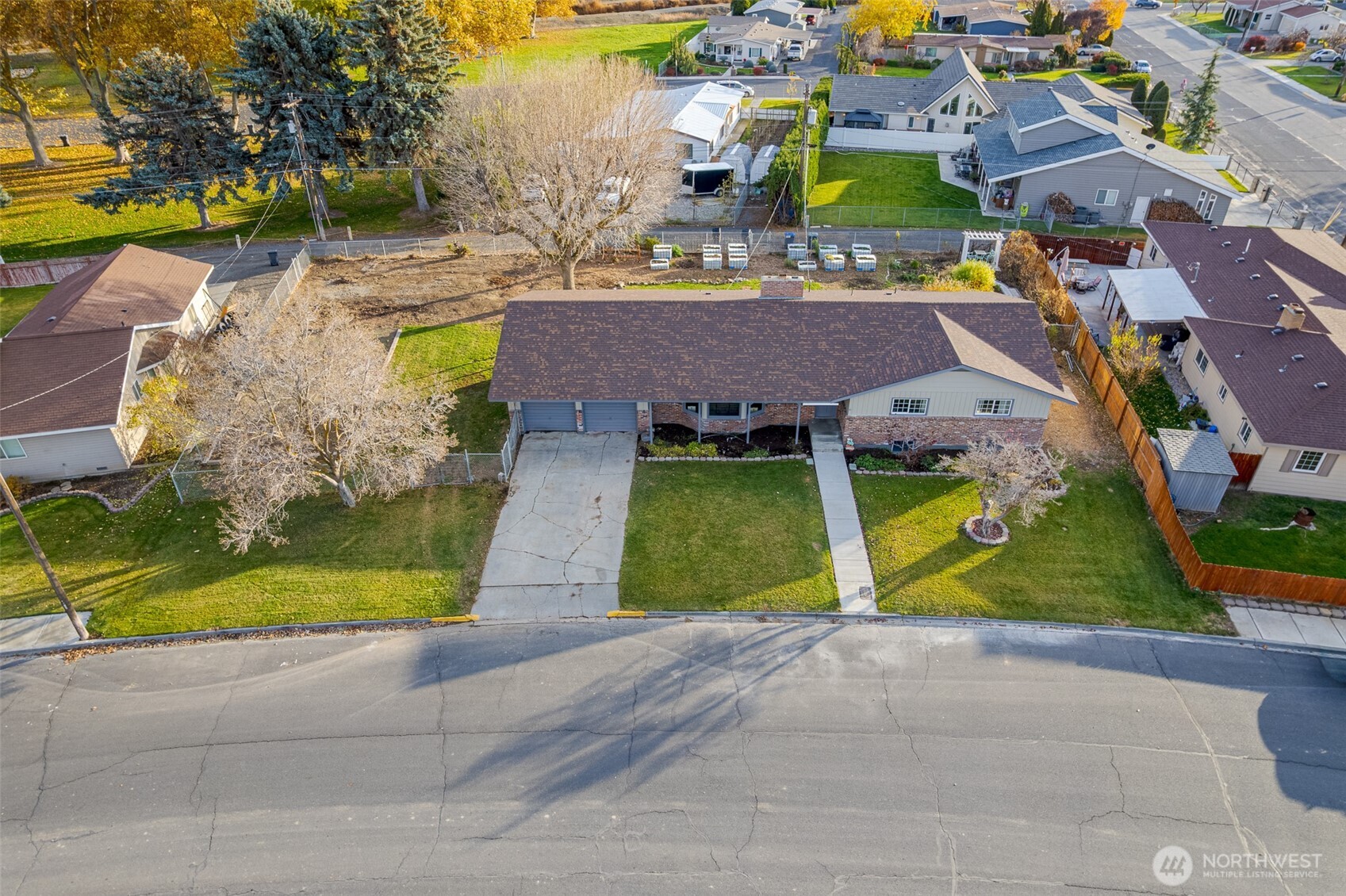 608 H Street Southeast Quincy, WA 98848 - Photo 32 of 32 a view of yard with swimming pool and outdoor seating