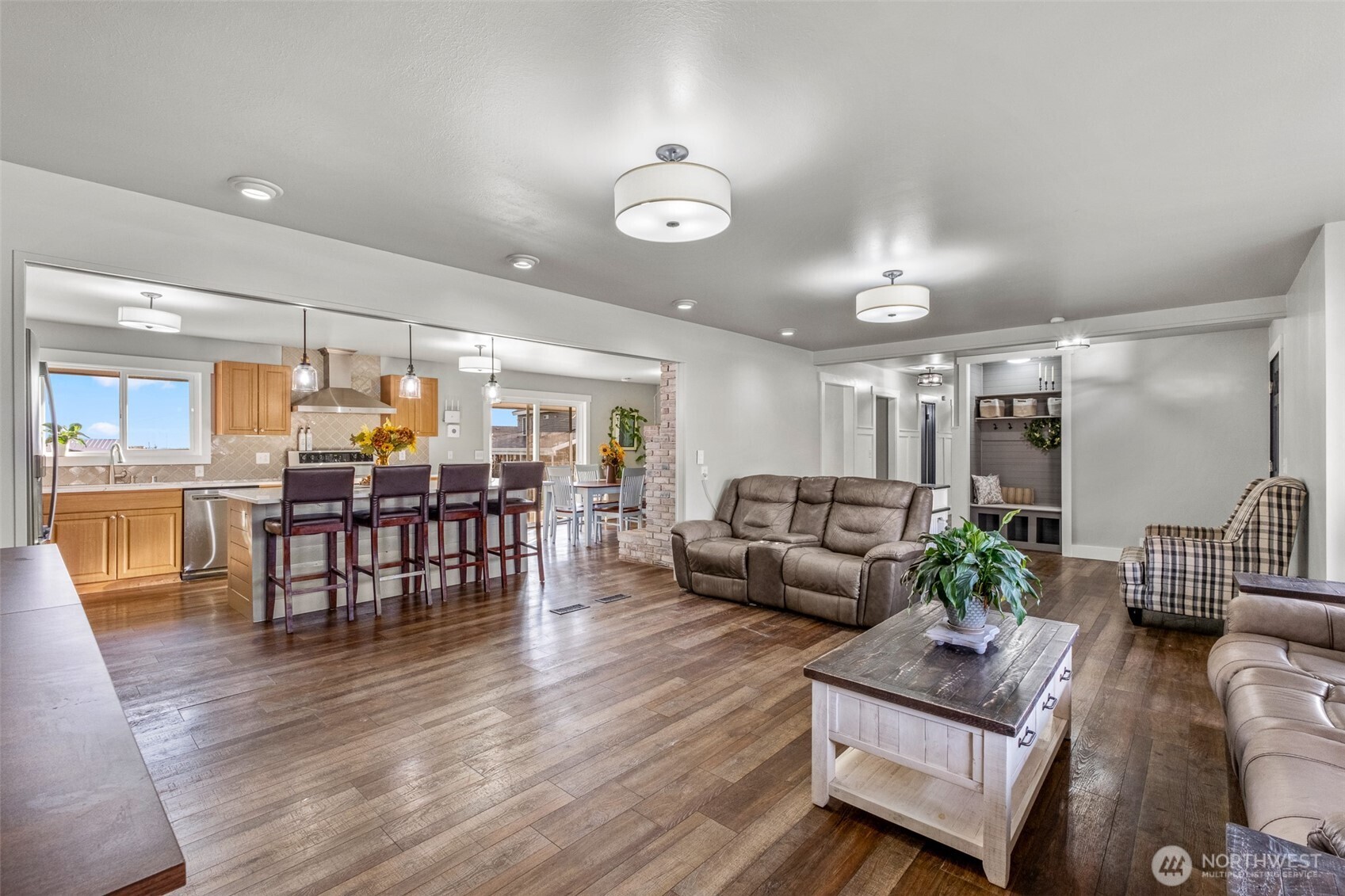 608 H Street Southeast Quincy, WA 98848 - Photo 6 of 32 a living room with furniture and wooden floor