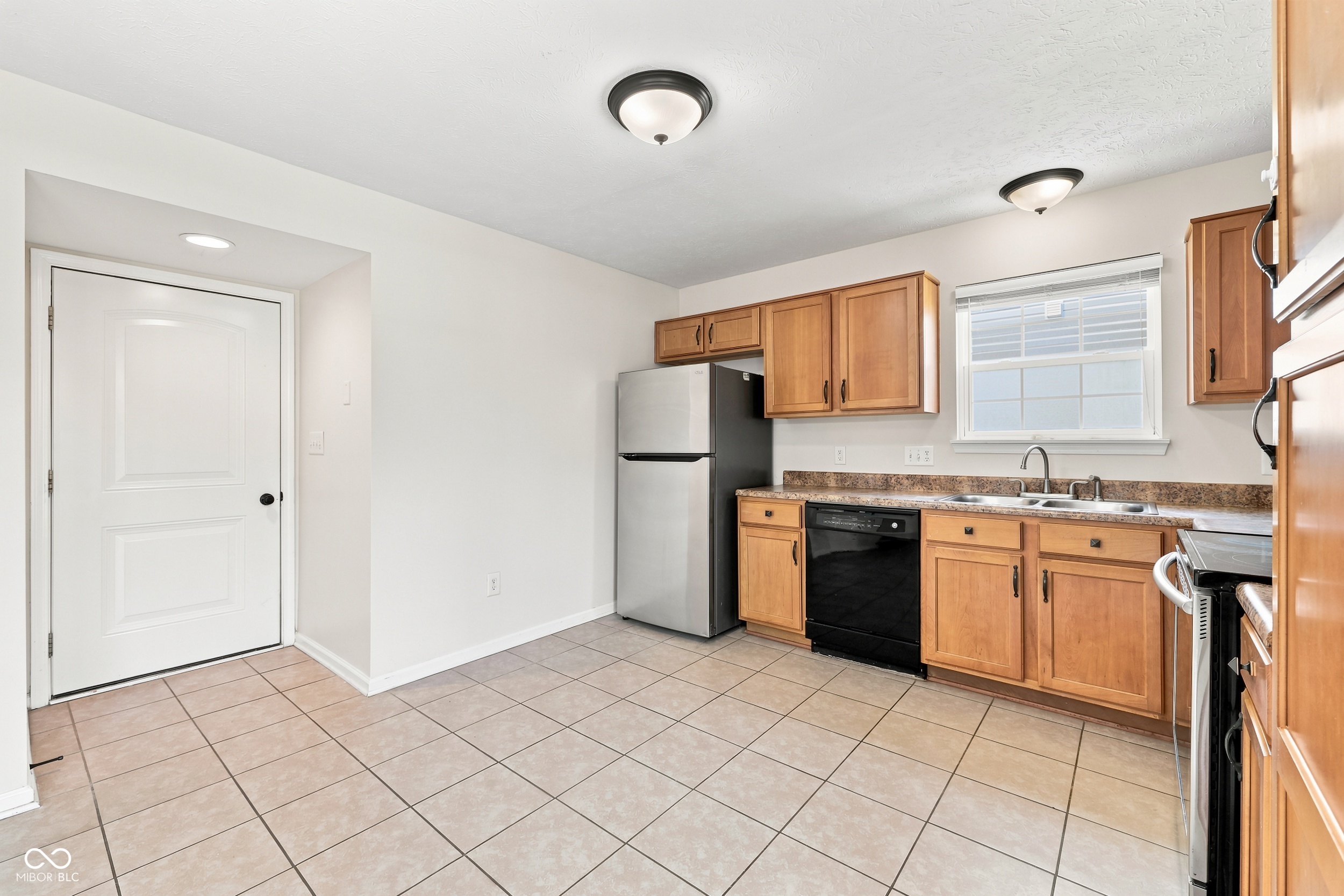 12385 Schoolhouse Road Fishers, IN 46037 - Photo 8 of 29