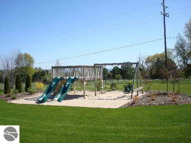 7316 Westwind Road Traverse City, MI 49686 - Photo 14 of 15 1733988-13.JPG