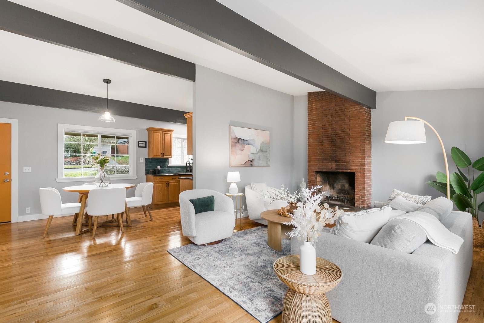 11515 29th Avenue Southwest Seattle, WA 98146 - Photo 4 of 35 Gallery Image 4