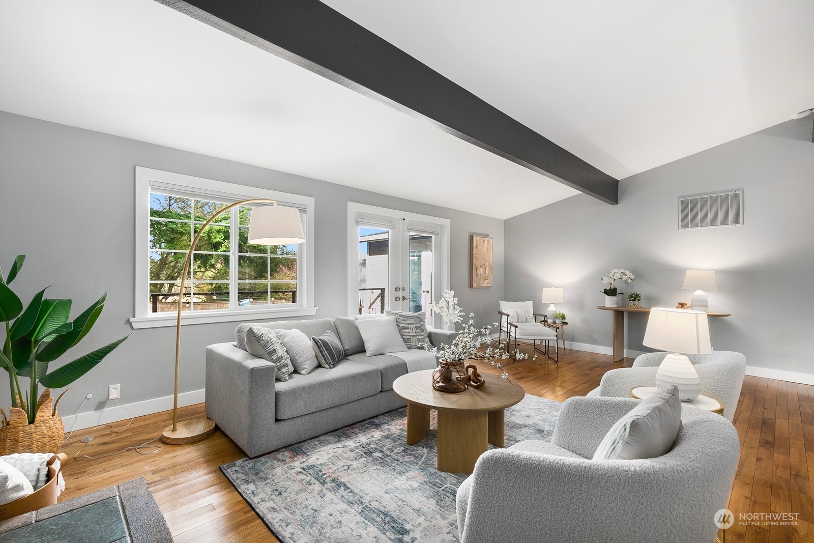 11515 29th Avenue Southwest Seattle, WA 98146 - Photo 5 of 35 Gallery Image 5