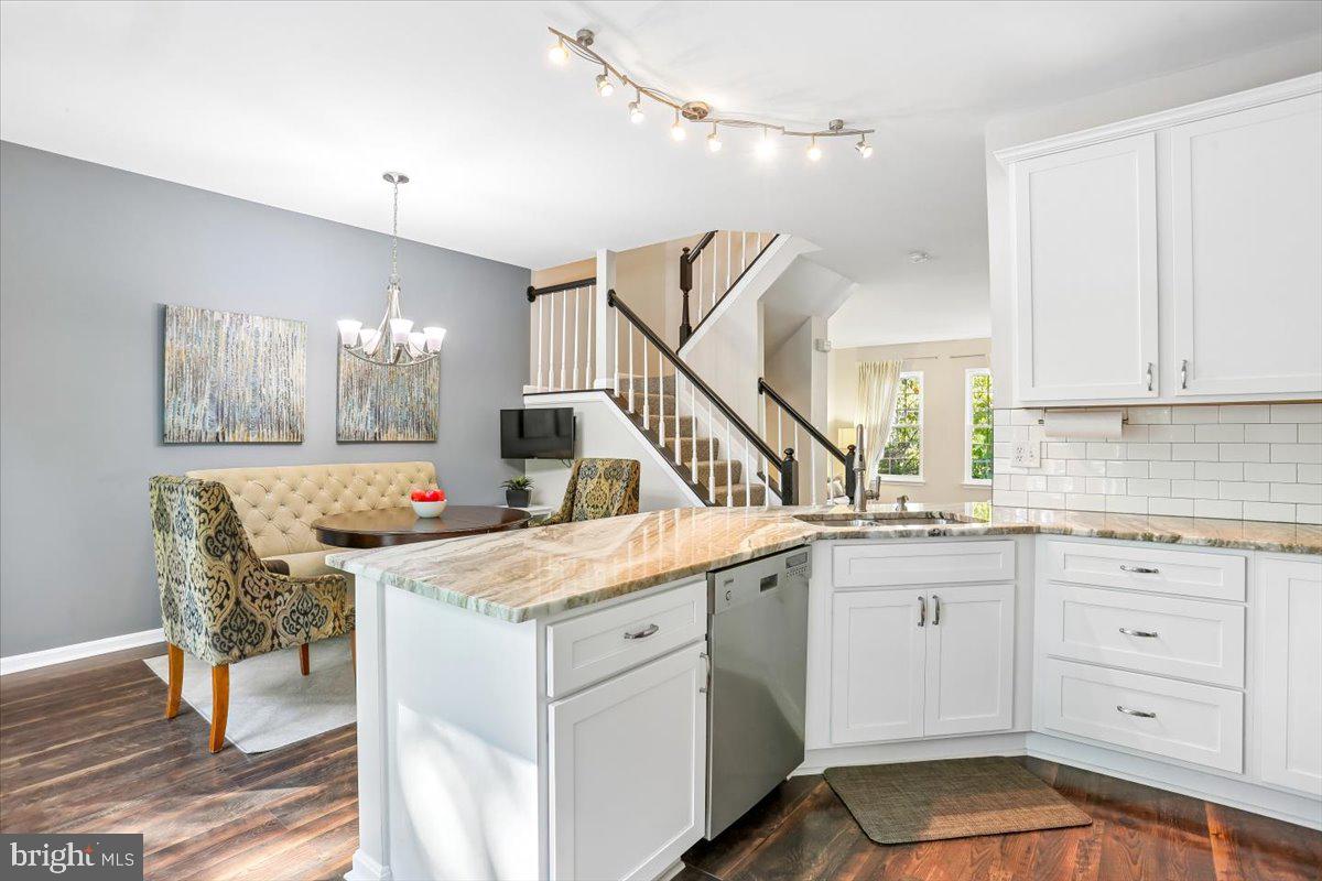 12029 Edgemere Circle Reston, VA 20190 - Photo 11 of 54 Gallery Image 11