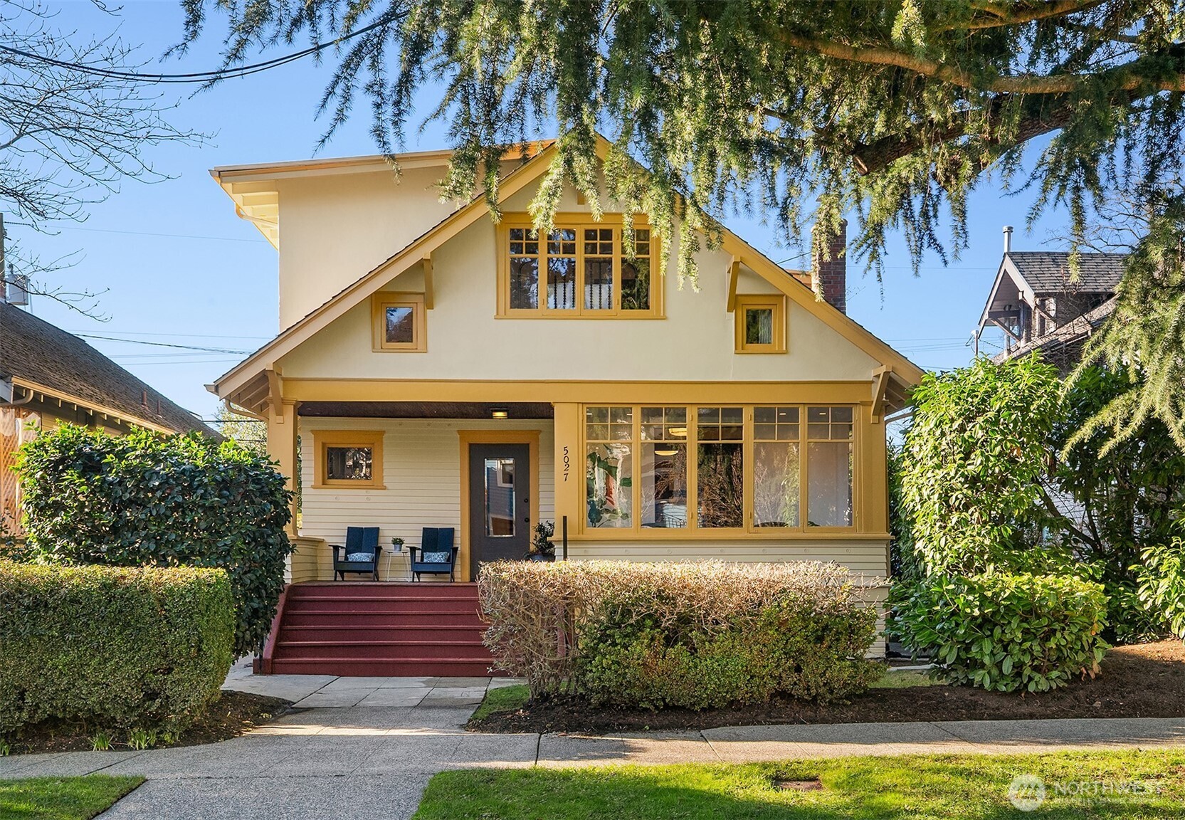 5027 8th Avenue Northeast Seattle, WA 98105 - Photo 1 of 33