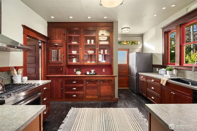 $1,395,000 | 5027 8th Avenue Northeast, Seattle, WA 98105