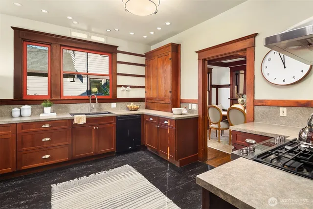 $1,395,000 | 5027 8th Avenue Northeast, Seattle, WA 98105