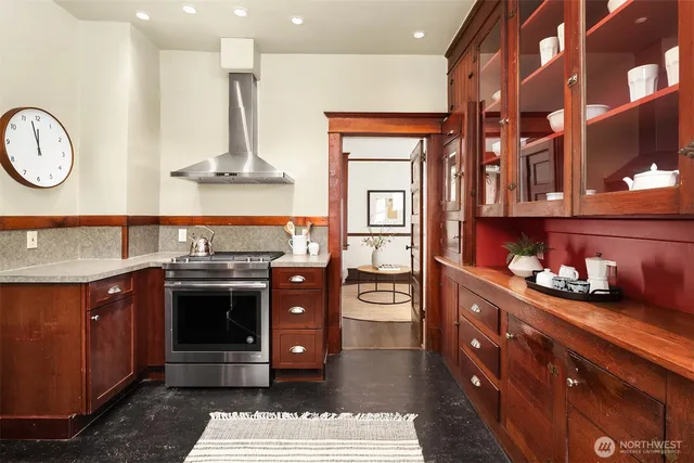 $1,395,000 | 5027 8th Avenue Northeast, Seattle, WA 98105