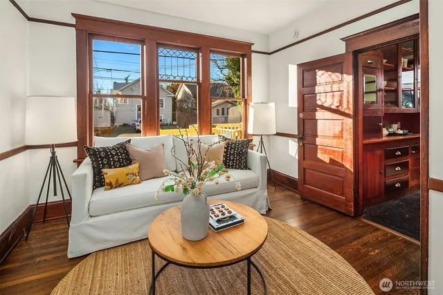 $1,395,000 | 5027 8th Avenue Northeast, Seattle, WA 98105