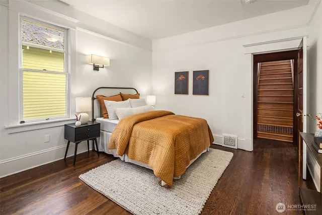 $1,395,000 | 5027 8th Avenue Northeast, Seattle, WA 98105