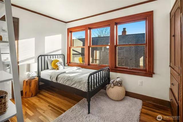 $1,395,000 | 5027 8th Avenue Northeast, Seattle, WA 98105