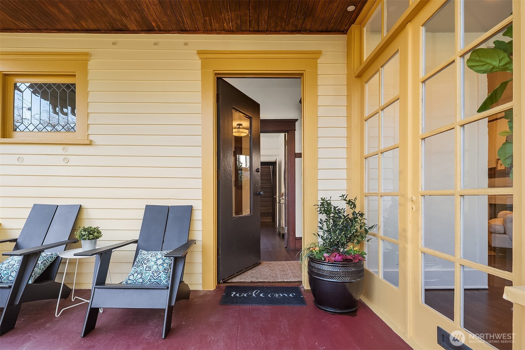 5027 8th Avenue Northeast Seattle, WA 98105 - Photo 2 of 33