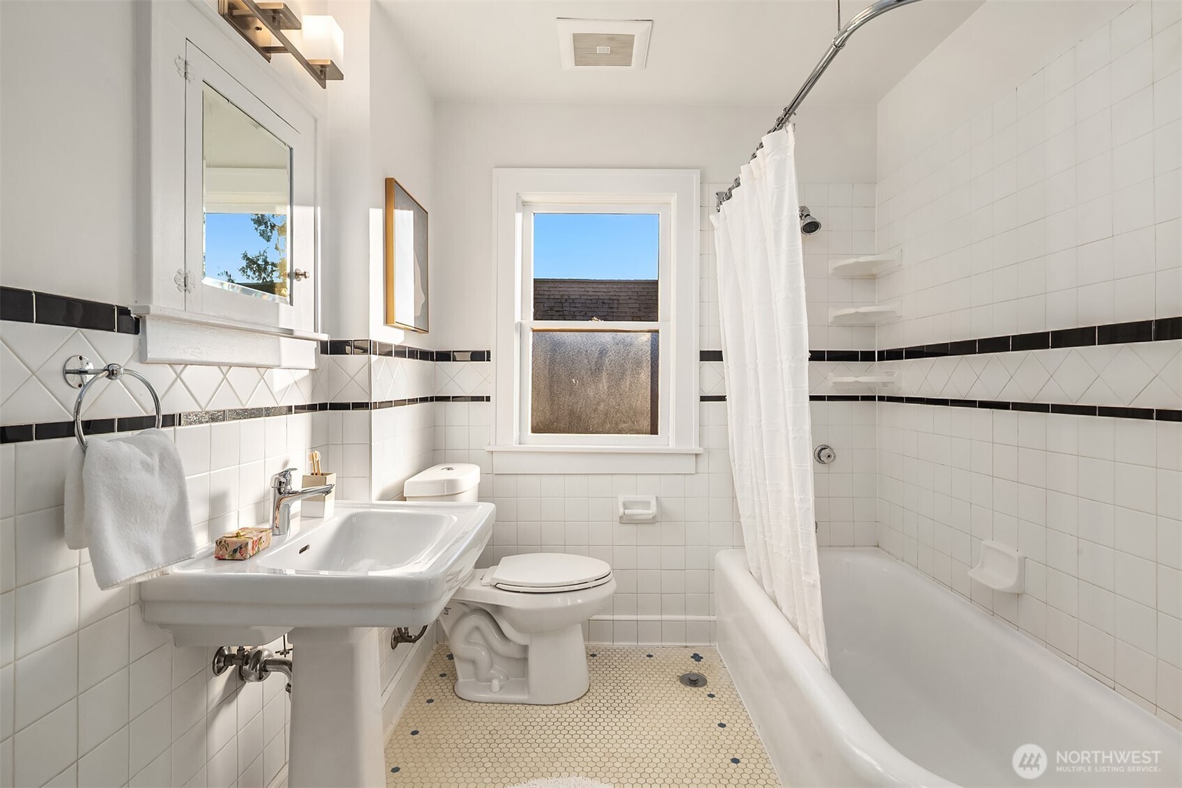 5027 8th Avenue Northeast Seattle, WA 98105 - Photo 24 of 33