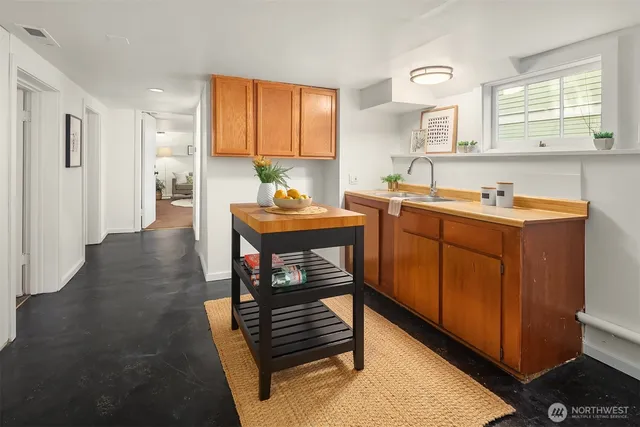 $1,395,000 | 5027 8th Avenue Northeast, Seattle, WA 98105