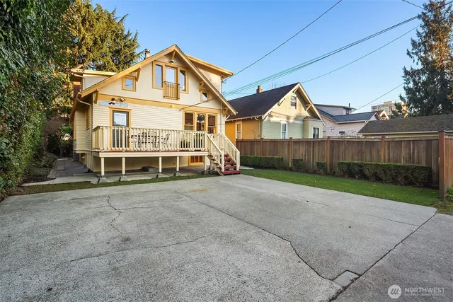$1,395,000 | 5027 8th Avenue Northeast, Seattle, WA 98105