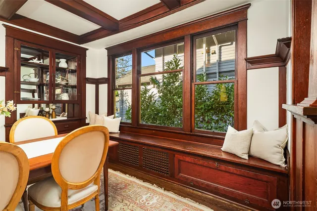 $1,395,000 | 5027 8th Avenue Northeast, Seattle, WA 98105