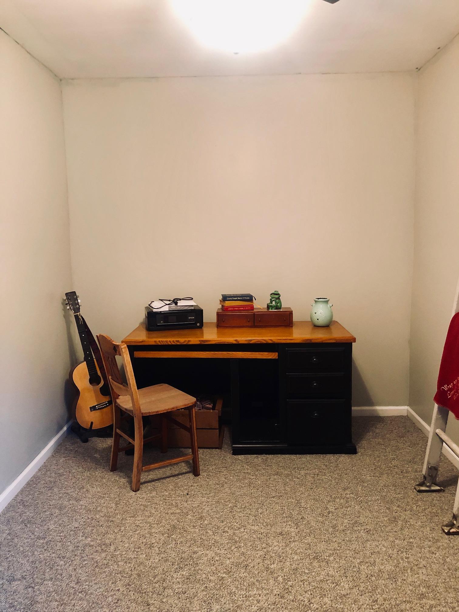 1675 Center Star Road Columbia, TN 38401 - Photo 19 of 21 a room with a desk and a chair