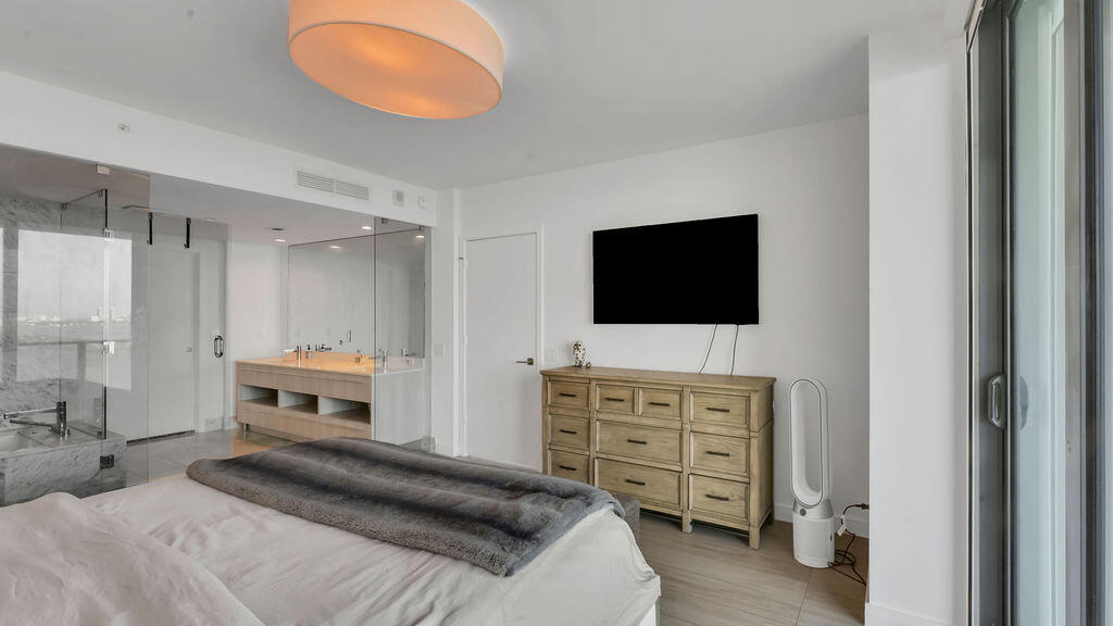 3131 Northeast 7th Avenue, Unit 2206 Miami, FL 33137 - Photo 20 of 39 DSC07021