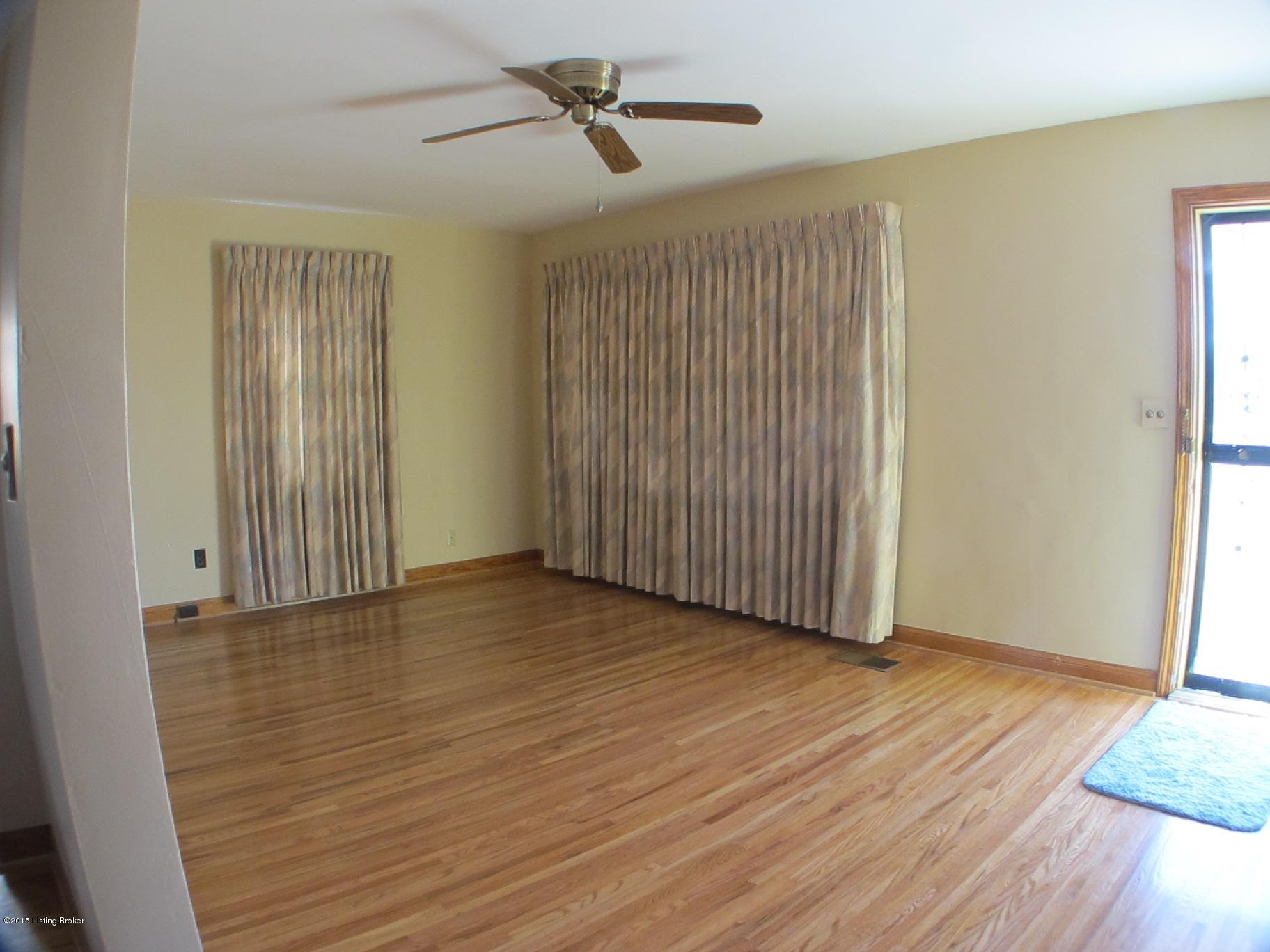 8351 Walker Road Louisville, KY 40258 - Photo 2 of 15 IMG_5954