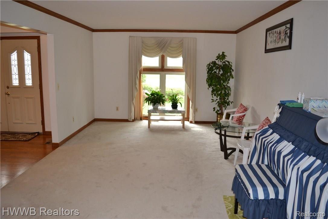 1366 Sherborn Court Rochester, MI 48306 - Photo 5 of 29 Living Room