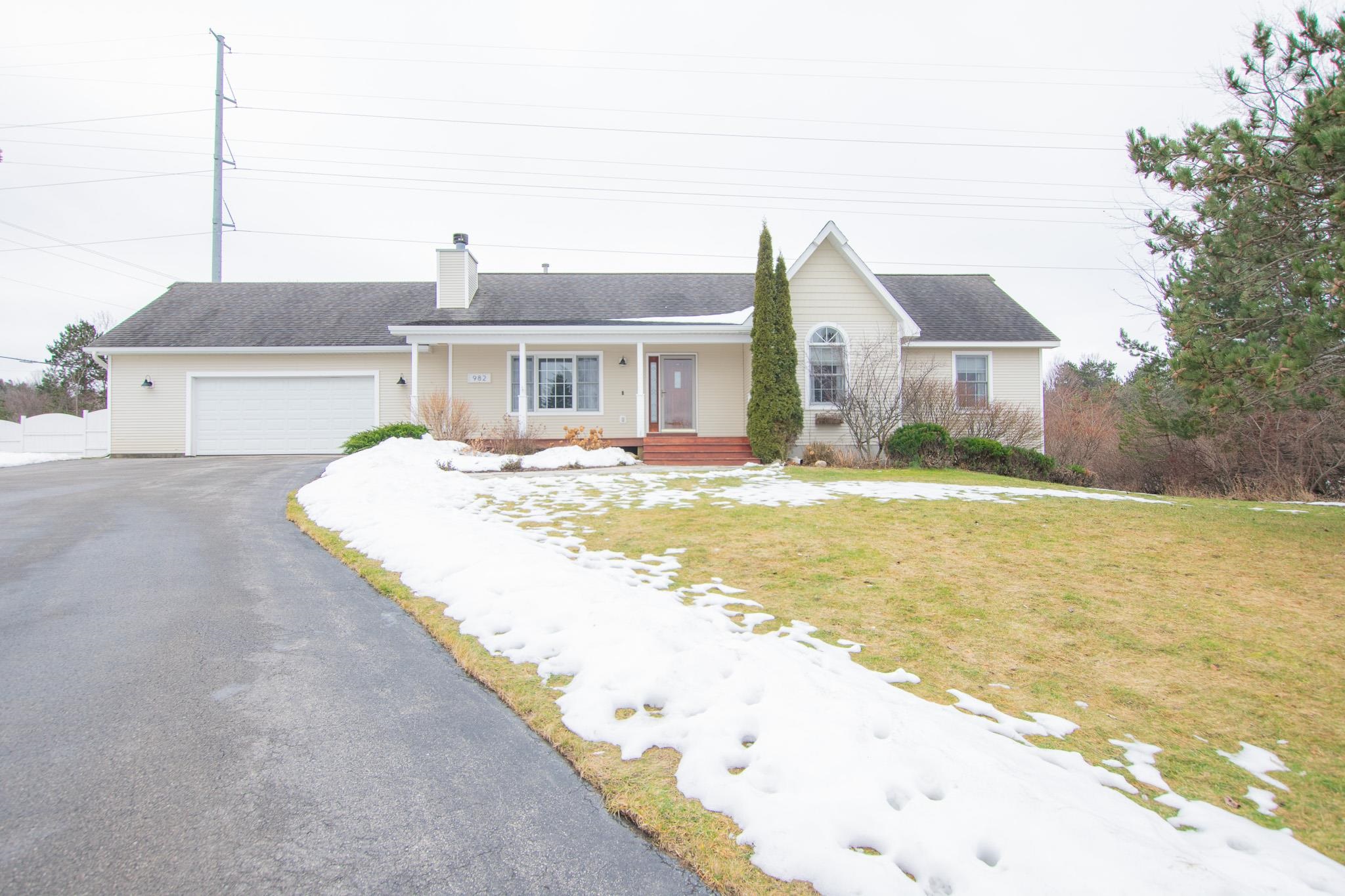 982 Napolean Way Traverse City, MI 49696 - Photo 2 of 44