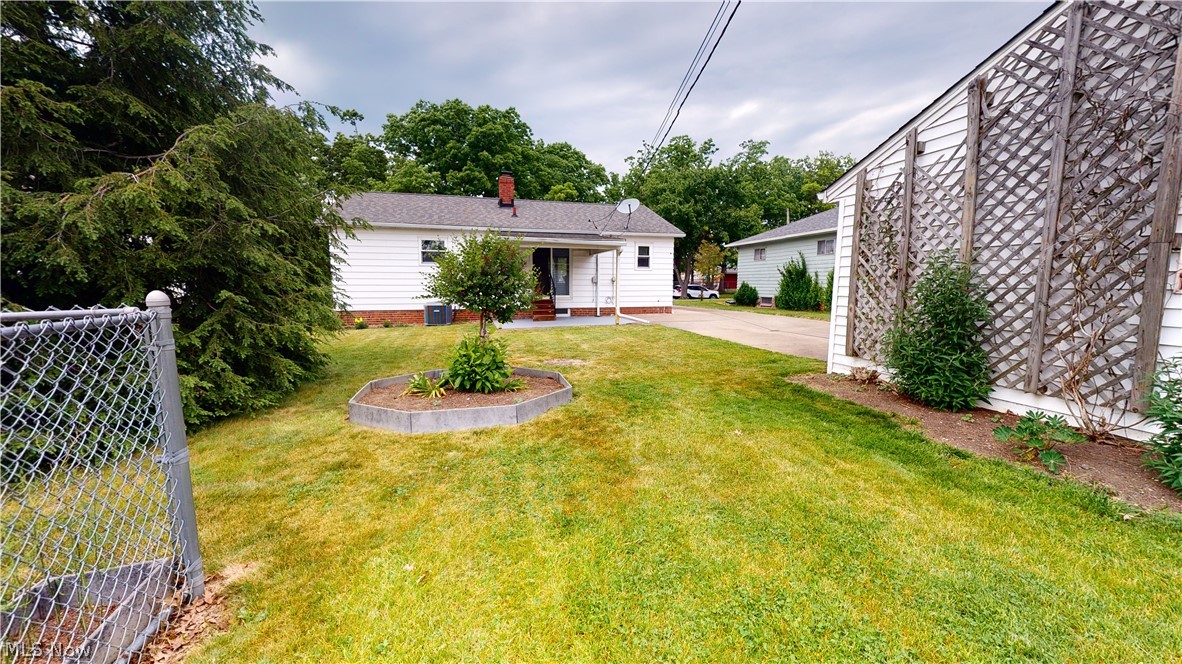 30026 Vineyard Road Willowick, OH 44095 - Photo 22 of 32