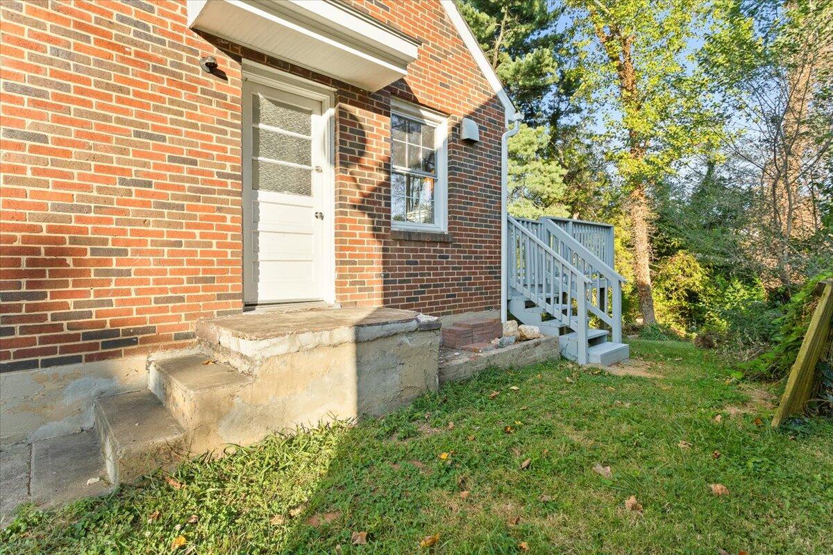 2617 Radford Road Northeast Roanoke, VA 24012 - Photo 14 of 25 a front view of a house with a yard