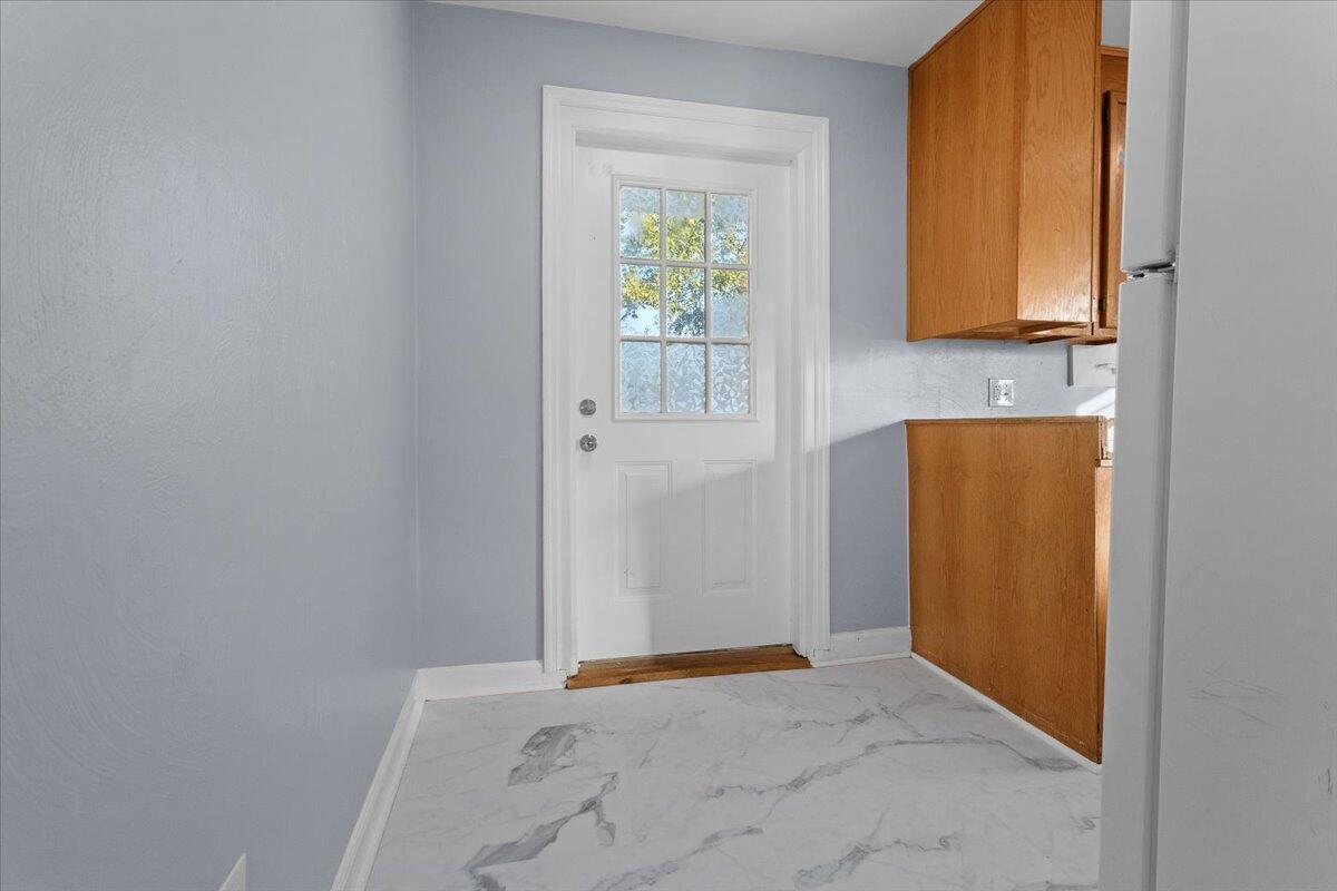 2617 Radford Road Northeast Roanoke, VA 24012 - Photo 7 of 25