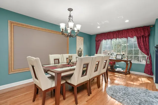 $509,999 | 2571 Essex Drive, Northbrook, IL 60062