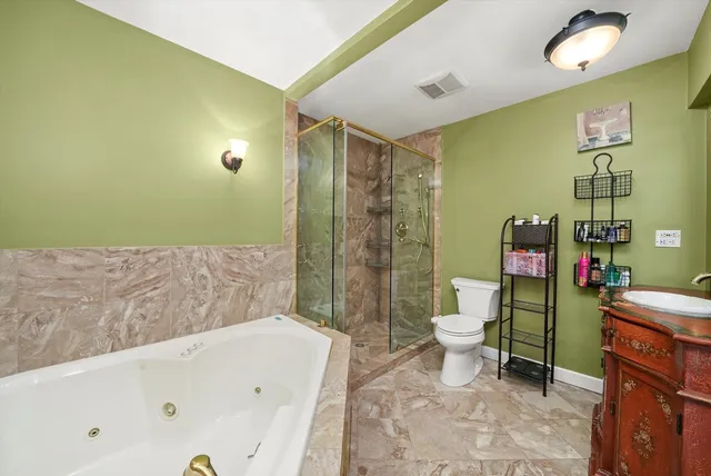 $509,999 | 2571 Essex Drive, Northbrook, IL 60062