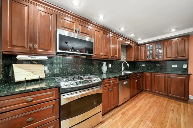 $509,999 | 2571 Essex Drive, Northbrook, IL 60062