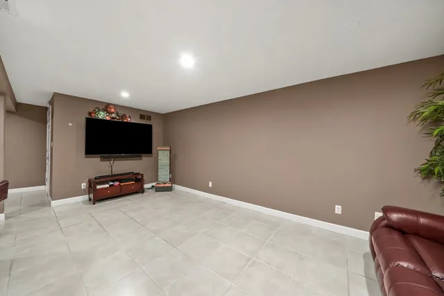 $509,999 | 2571 Essex Drive, Northbrook, IL 60062