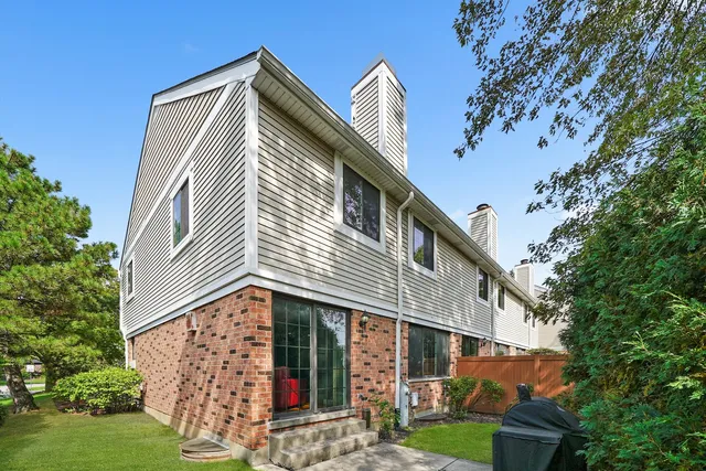 $509,999 | 2571 Essex Drive, Northbrook, IL 60062