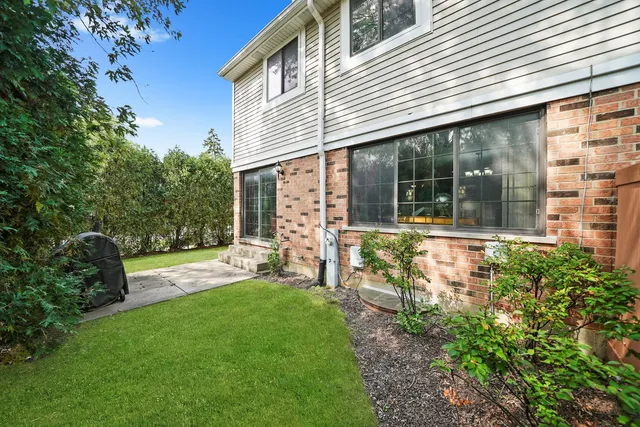 $509,999 | 2571 Essex Drive, Northbrook, IL 60062