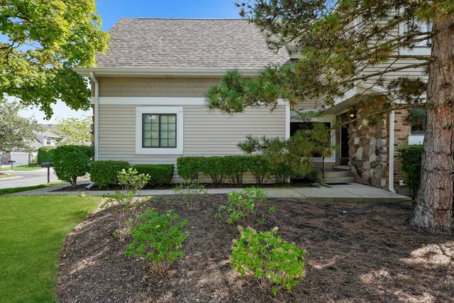 $509,999 | 2571 Essex Drive, Northbrook, IL 60062