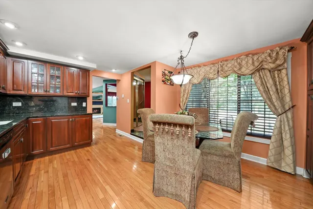 $509,999 | 2571 Essex Drive, Northbrook, IL 60062