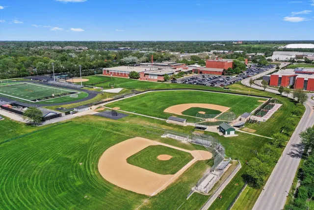 $509,999 | 2571 Essex Drive, Northbrook, IL 60062