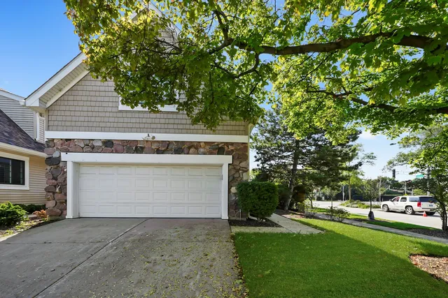 $509,999 | 2571 Essex Drive, Northbrook, IL 60062