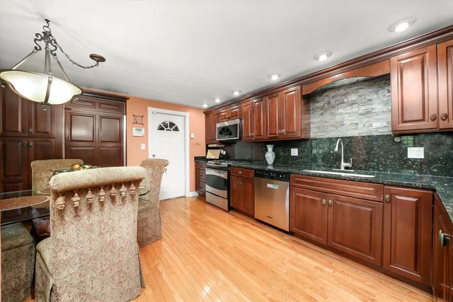 $509,999 | 2571 Essex Drive, Northbrook, IL 60062