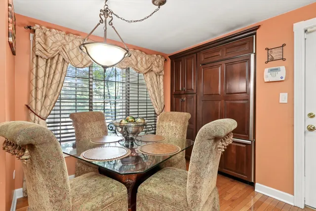 $509,999 | 2571 Essex Drive, Northbrook, IL 60062