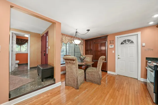 $509,999 | 2571 Essex Drive, Northbrook, IL 60062